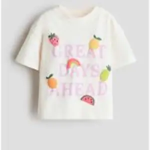 GIRL WEARS